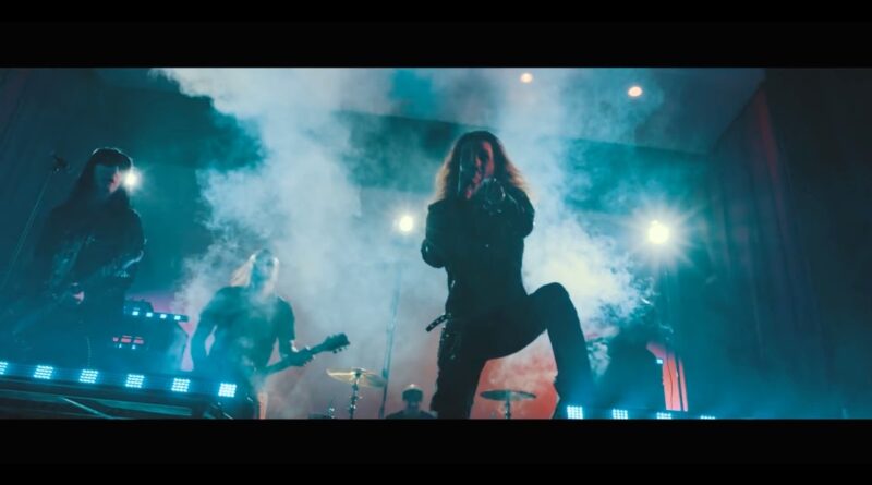Kelen Heller – Cut Me