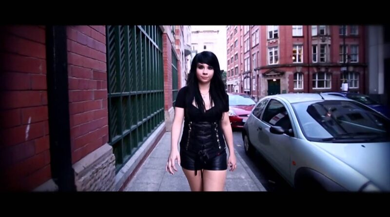 Skarlett Riot - Rock N Roll Queen